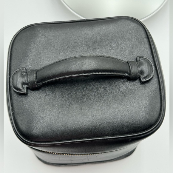 Chanel-Authentic-CC Logo bicolore Black Lambskin Leather Vanity Case - Picture 9 of 10